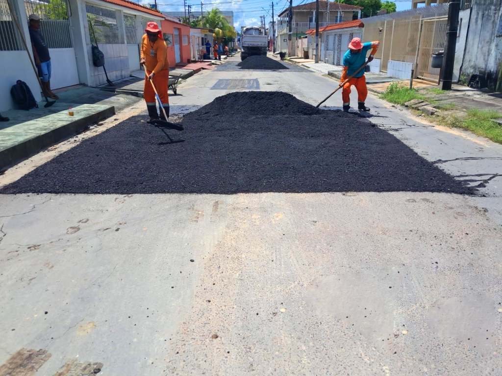 Prefeitura de Manaus avança com nova frente de asfalto