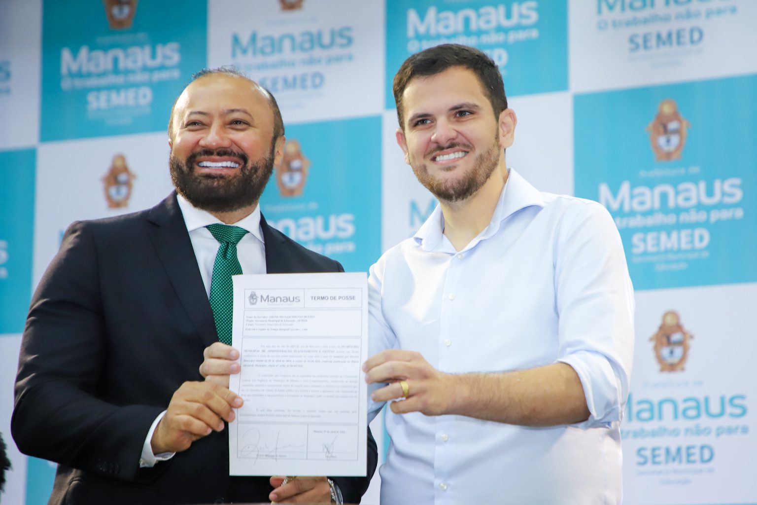 Prefeito dá posse a Arone Bentes como novo secretário da Semed