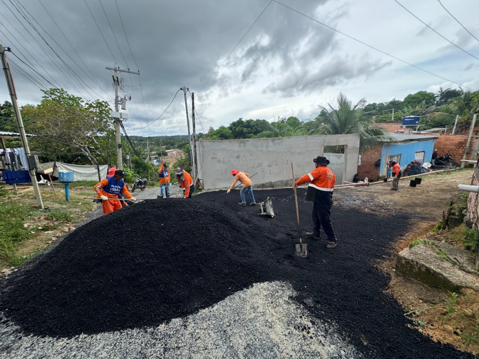 Prefeitura avança com pavimentação no Distrito Industrial 2