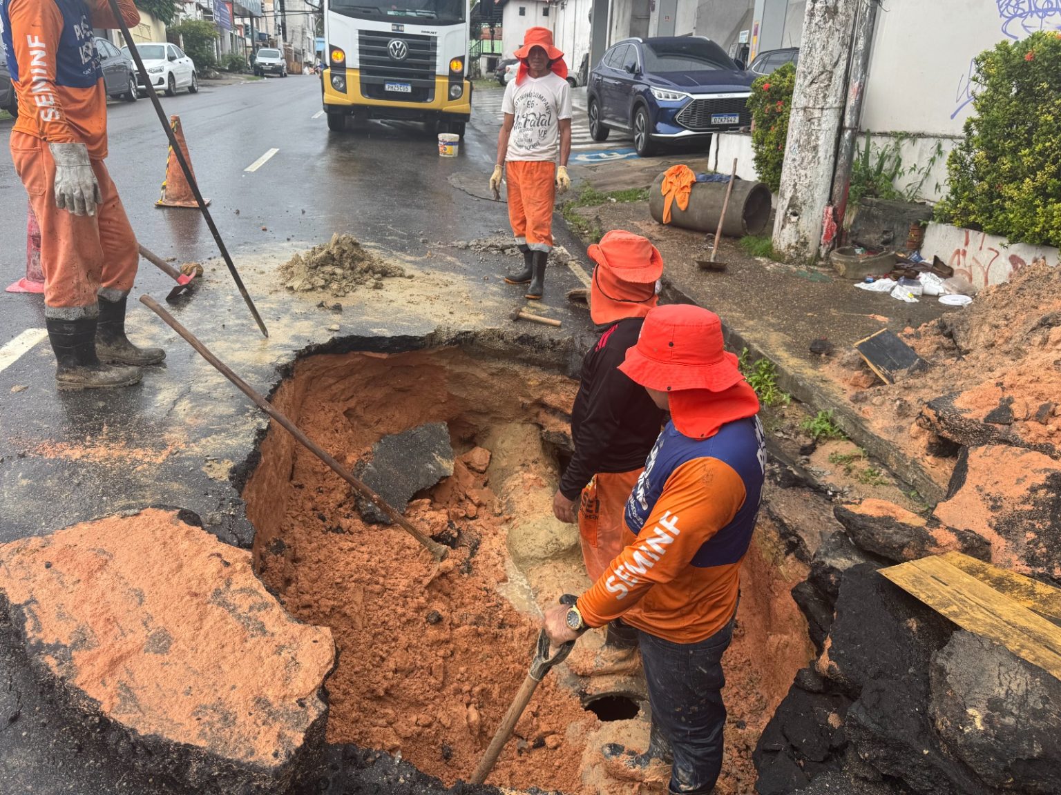 Prefeitura de Manaus reforça drenagem no Centro