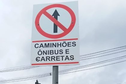 Prefeitura restringe tráfego de veículos pesados na rua Padre Francisco