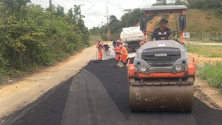 Recuperação asfáltica no bairro Distrito Industrial 2