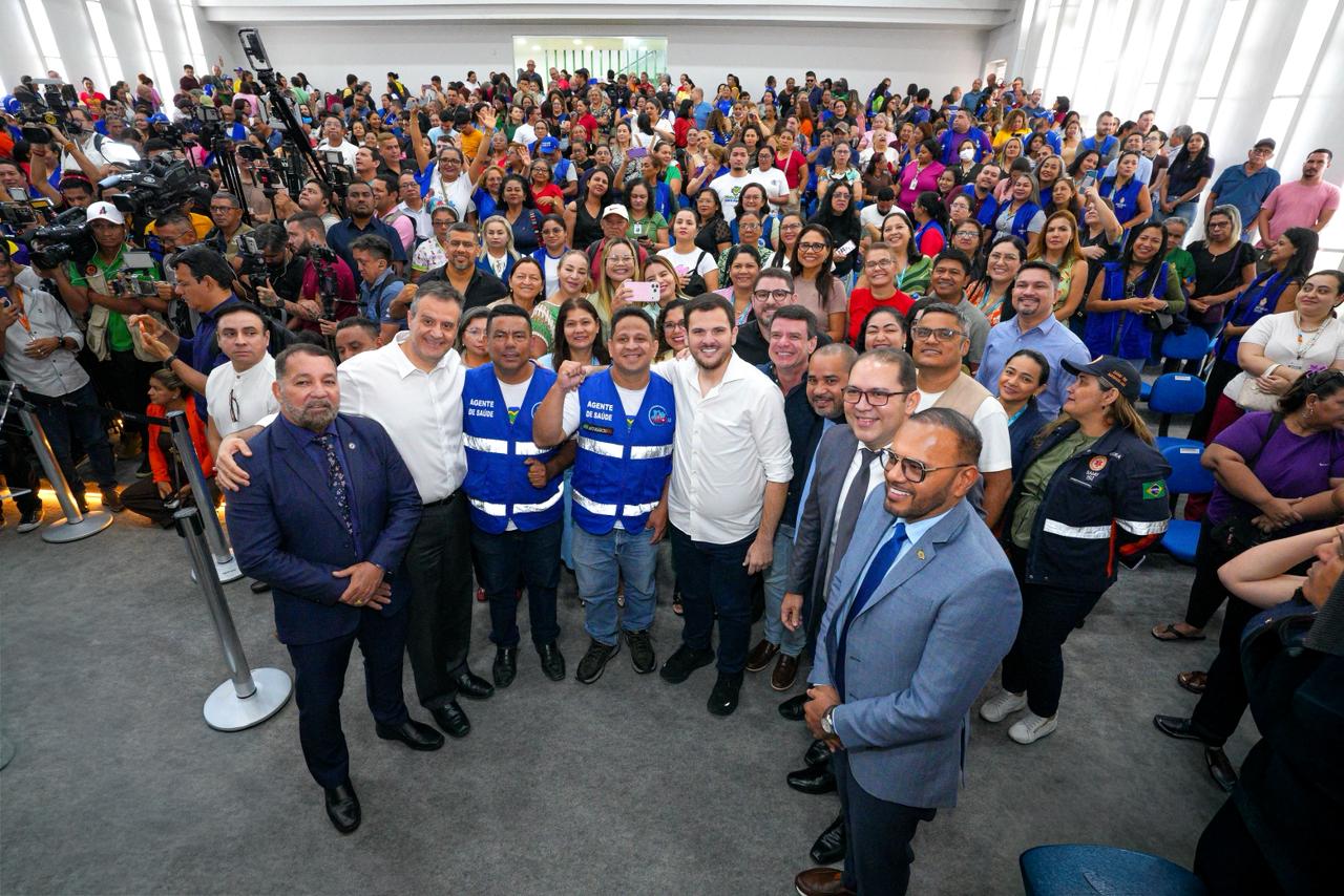 Prefeito Renato Junior sanciona lei histórica e garante indenização a mais de 1,8 mil agentes de saúde em Manaus