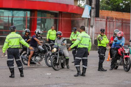 Operação de trânsito retira motocicletas irregulares das ruas da zona Leste
