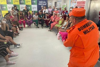 Mães de recém-nascidos do Dona Lindu recebem orientação de Bombeiros sobre manobras de desengasgo