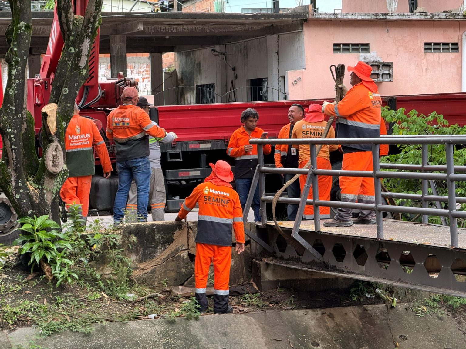 Prefeitura de Manaus recupera ponte metálica