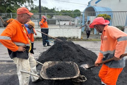 Prefeitura intensifica manutenção asfáltica no conjunto Castanheira