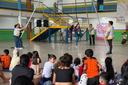 Escola recebe apresentação do Festival Feminino de Artes Circenses