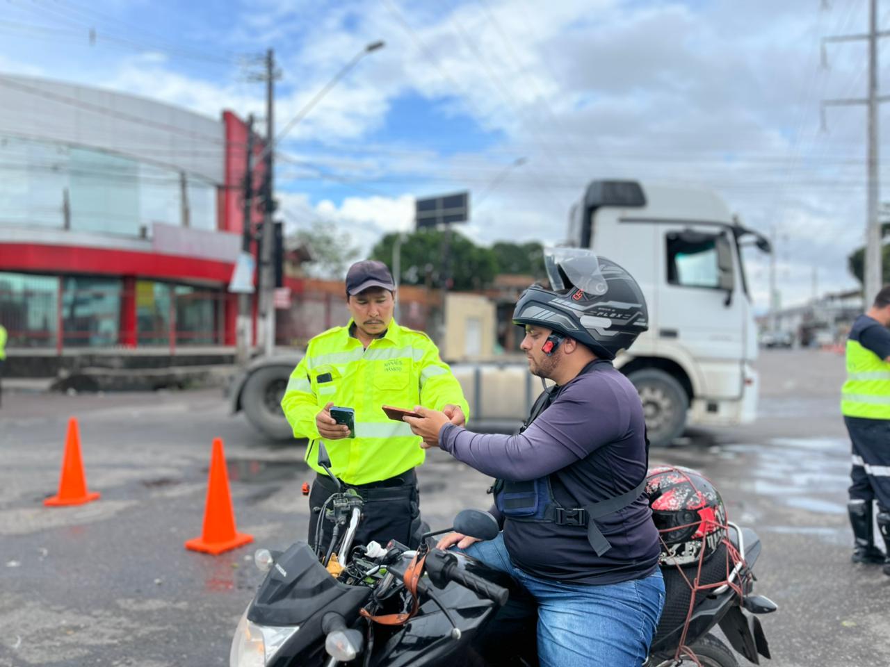 Operação Trânsito Seguro retira motocicletas irregulares