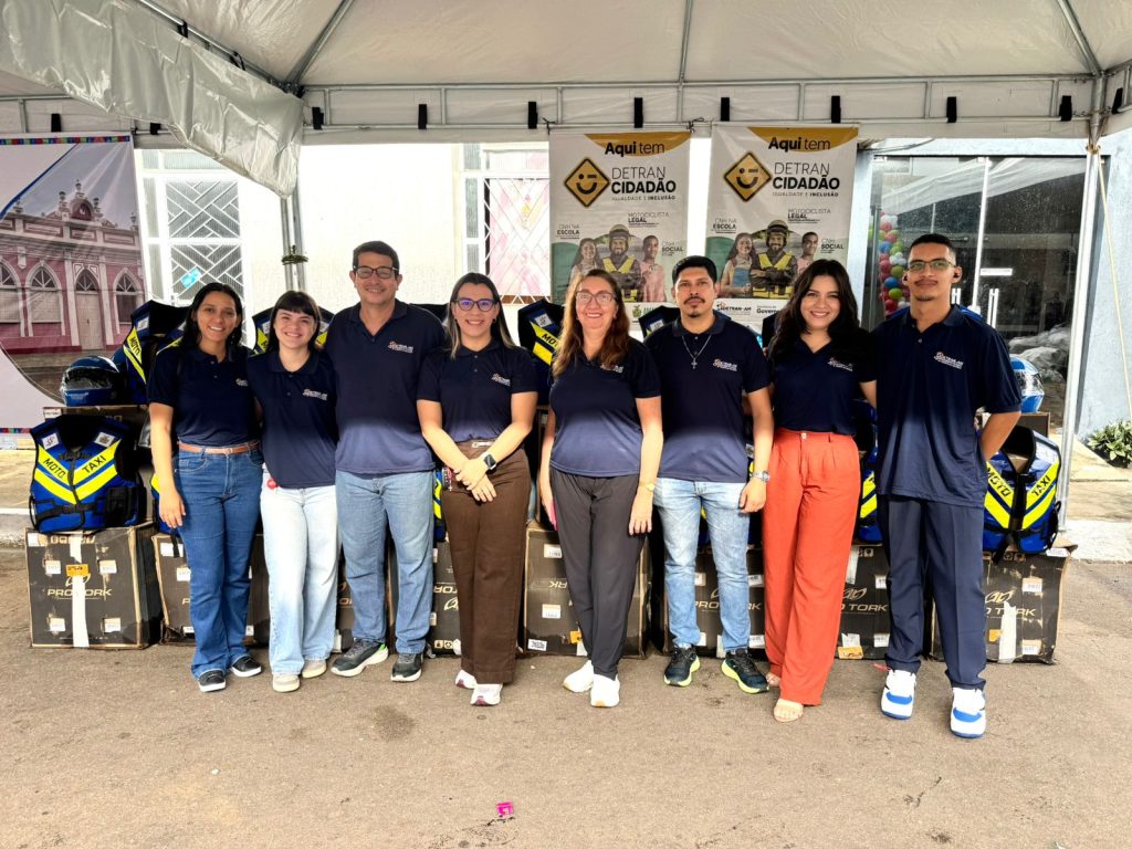 Detran Amazonas contempla mototaxistas do município de Humaitá com 230 kits de segurança