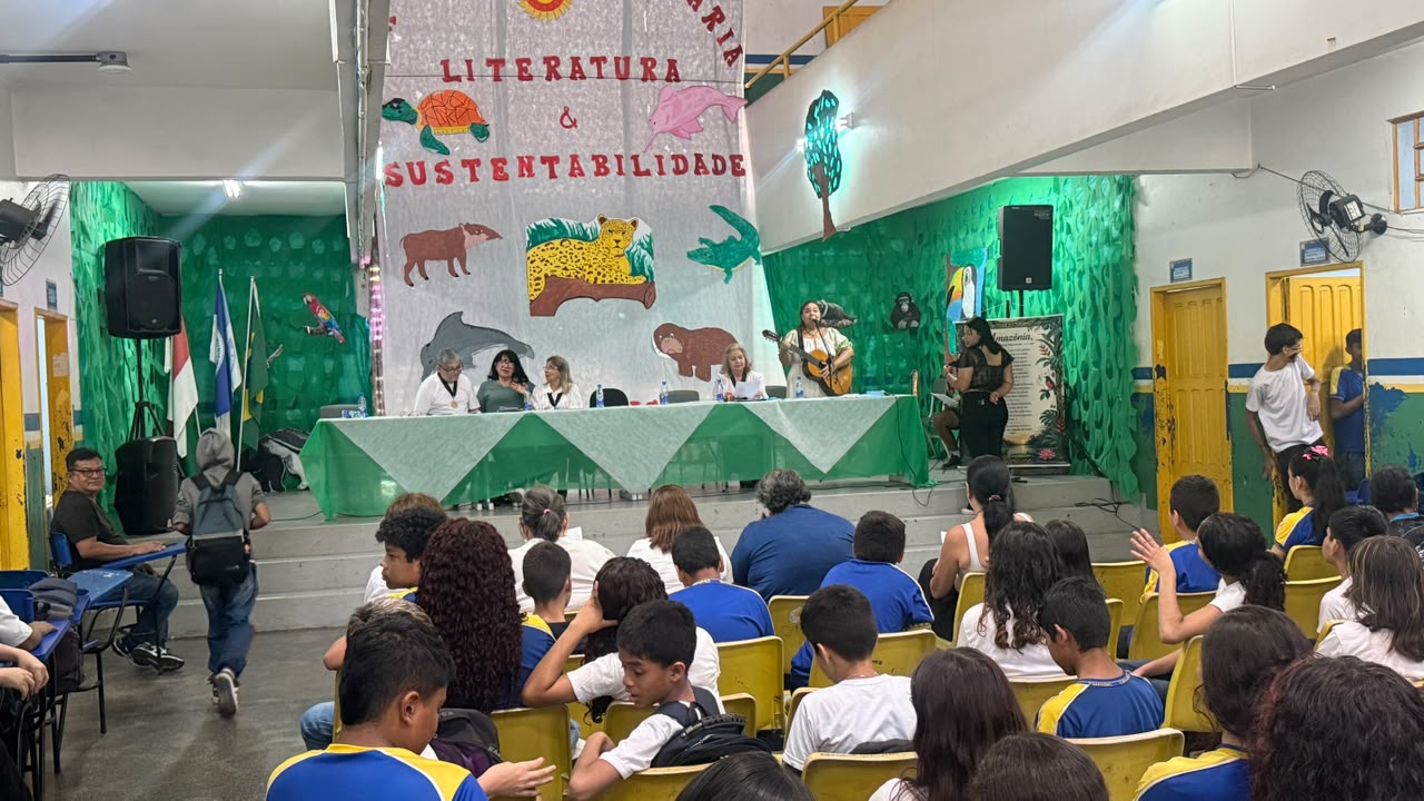 Semana Literária mobiliza cerca de 600 alunos na escola Raymundo Magalhães Cordeiro com foco em poemas amazônicos musicalizados