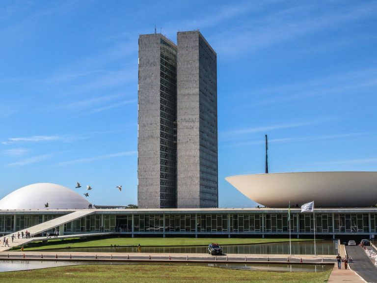 Eleições de 4 de outubro definirão 513 deputados e 54 senadores em todo o país