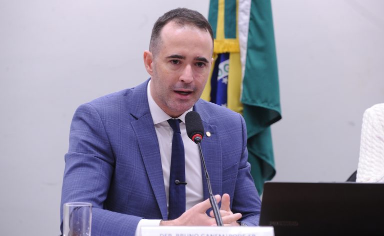 Comissão da Câmara aprova projeto para campanhas sobre doenças neuromusculares pelo SUS e Suas