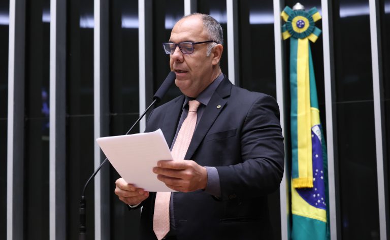 Câmara aprova projeto que reconhece o futebol como manifestação da cultura nacional e segue ao Senado