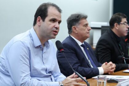 CCJ aprova projeto que obriga maternidades de referência a manter banco de leite humano em hospitais