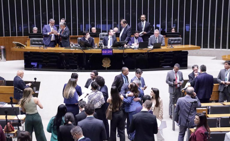 Câmara aprova diretrizes para o desenvolvimento do futebol feminino e exige plano de legado para a Copa do Mundo Feminina da Fifa 2027
