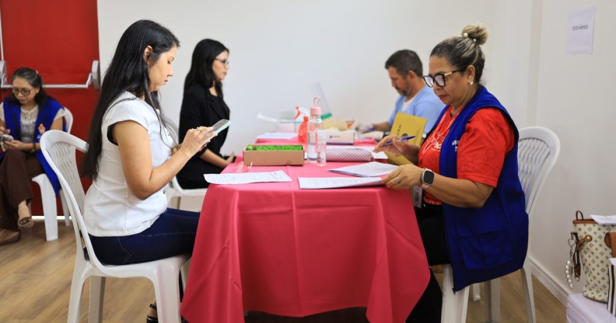 Servidoras da Seminf recebem vacinação, testes e atendimento médico em ação do Outubro Rosa